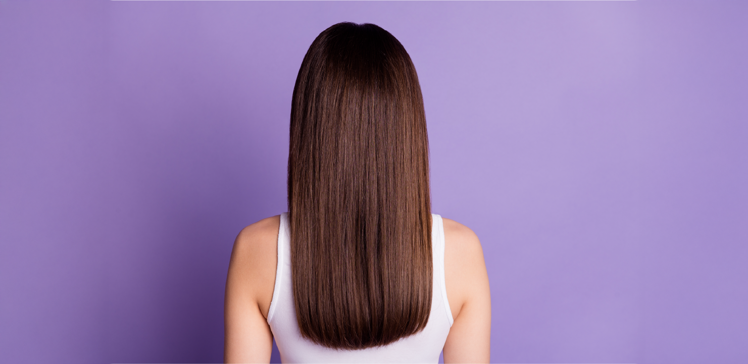 ロングヘアーの女性の後ろ姿