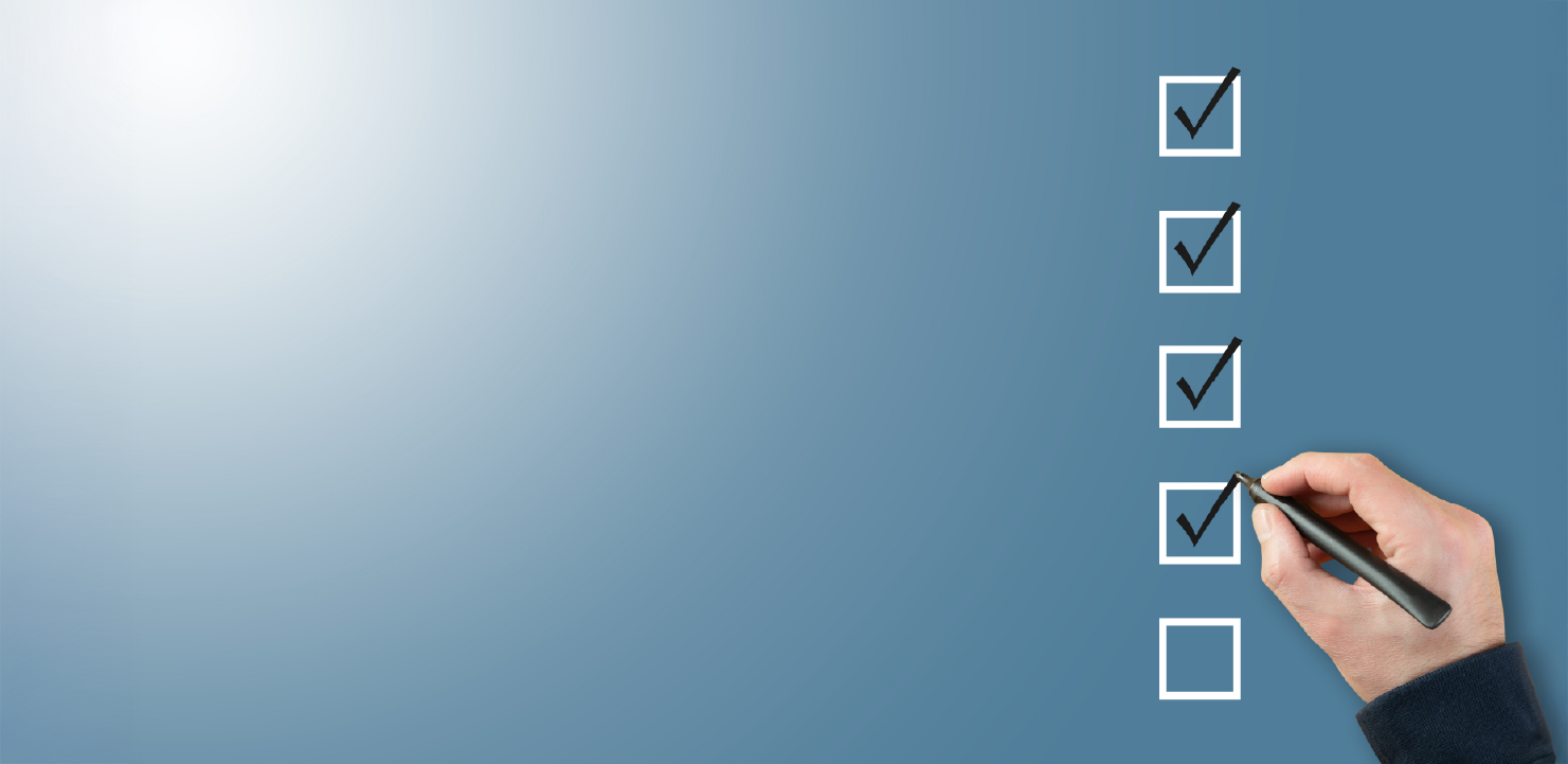 チェックリストにチェックを入れている人