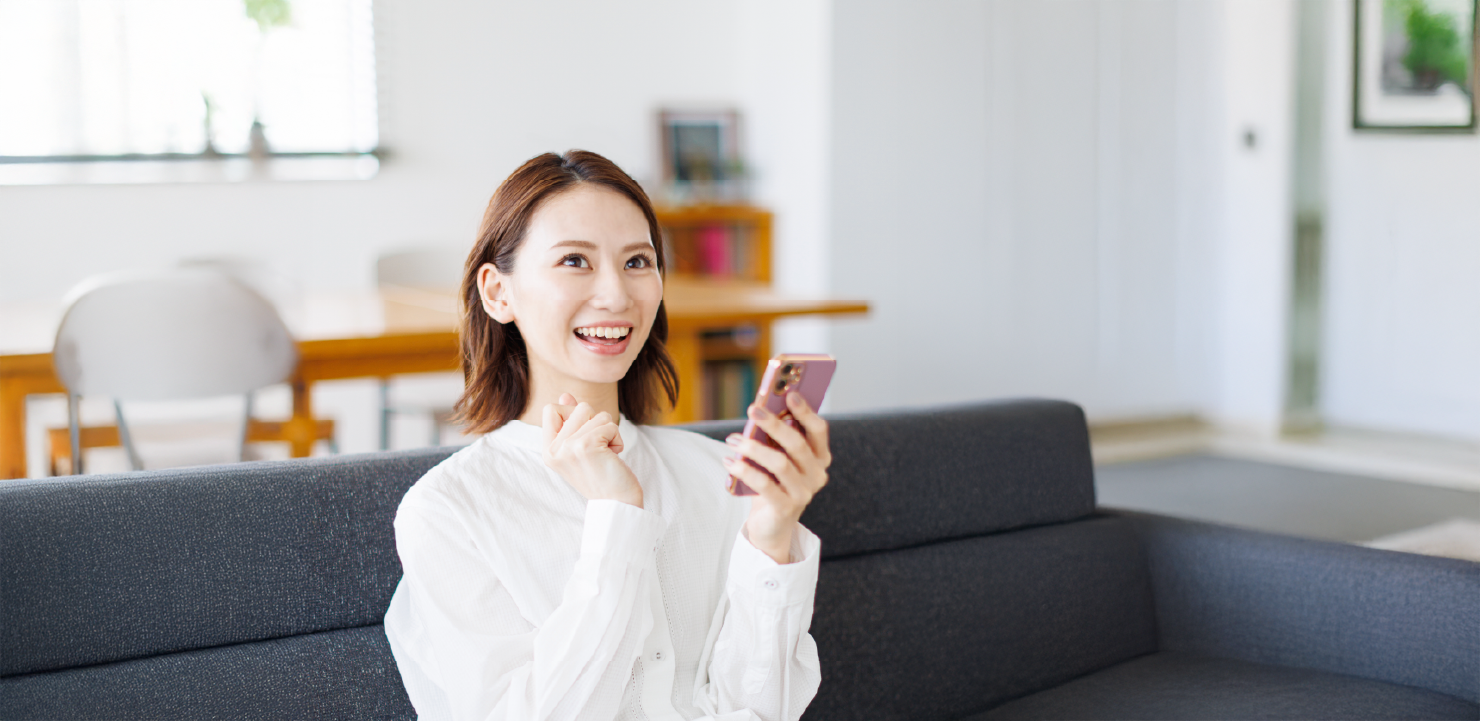 スマホを持った女性